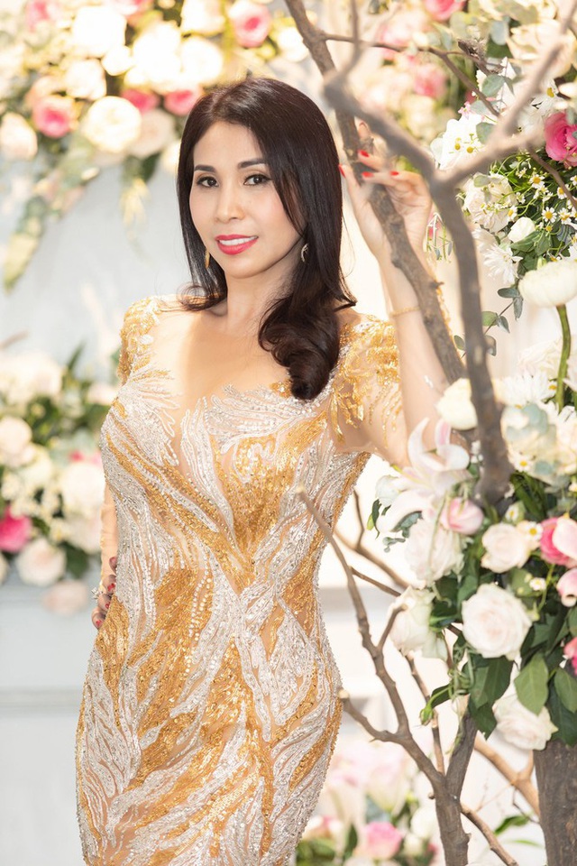 Hoa hậu Giáng My, em gái Lý Hùng đọ dáng gợi cảm với váy xuyên thấu  - Ảnh 4.