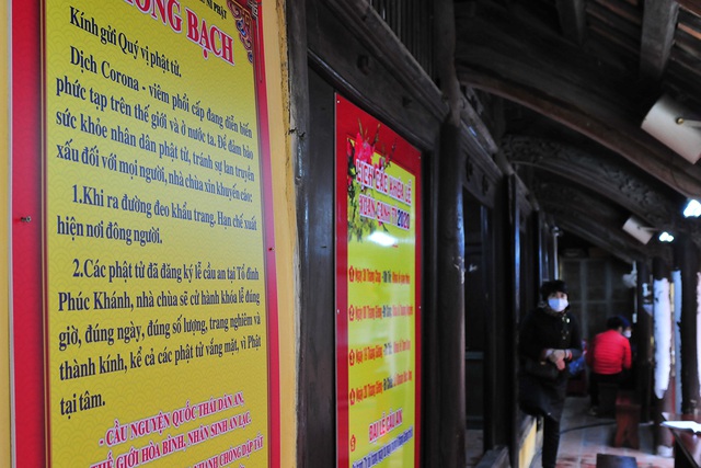 Tránh lây nhiễm virus corona, chùa Phúc Khánh thưa thớt người đến đăng ký làm lễ cầu an - Ảnh 2.