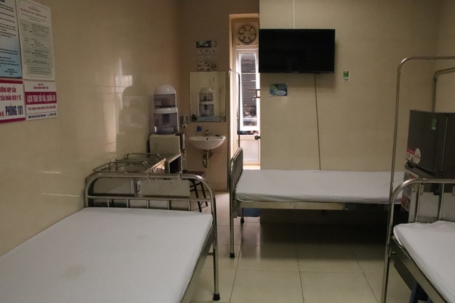 Cận cảnh khu cách ly bệnh nhân nghi nghiễm virus corona tại bệnh viện E, Hà Nội - Ảnh 10.