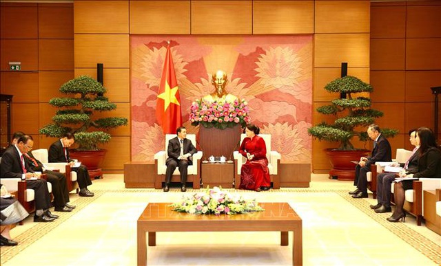  Chủ tịch Quốc hội Nguyễn Thị Kim Ngân tiếp Đại sứ Lào tại Việt Nam  - Ảnh 2.