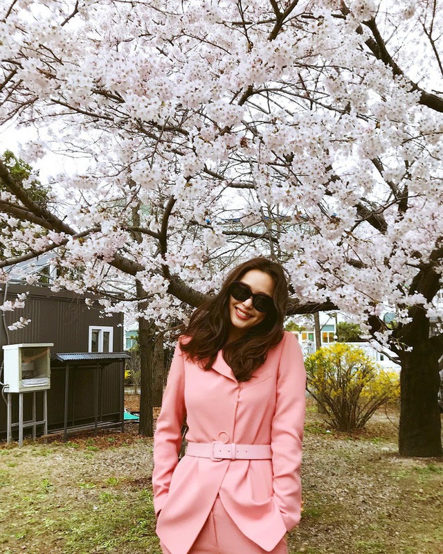 12 ý tưởng diện đồ hồng từ sao nữ Hàn thì Valentine chỉ xinh và sang chứ không có chuyện sến - Ảnh 3. 12 ý tưởng diện đồ hồng từ sao nữ Hàn thì Valentine chỉ xinh và sang chứ không có chuyện sến - Ảnh 3.