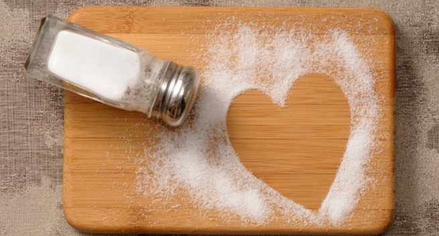  Ăn ít muối có thể làm tăng nguy cơ suy tim - Ảnh 1.