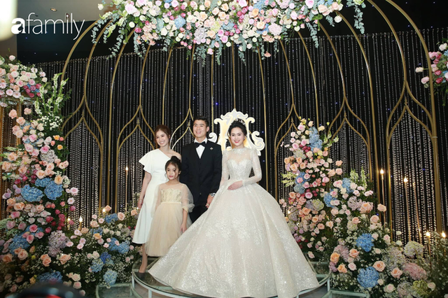 Lễ cưới hoành tráng của Duy Mạnh - Quỳnh Anh: Cô dâu Quỳnh Anh khóc nghẹn ngào khi được bố trao tay cho chú rể, phần lễ được bảo mật tuyệt đối - Ảnh 20.