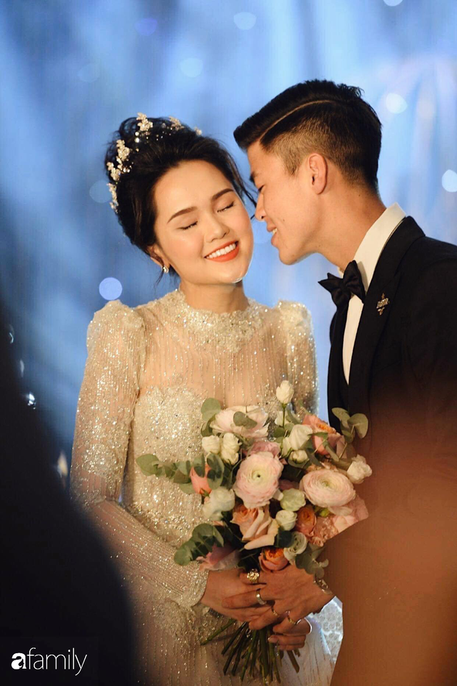 Lễ cưới hoành tráng của Duy Mạnh - Quỳnh Anh: Cô dâu Quỳnh Anh khóc nghẹn ngào khi được bố trao tay cho chú rể, phần lễ được bảo mật tuyệt đối - Ảnh 29.