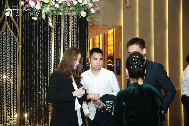 Lễ cưới hoành tráng của Duy Mạnh - Quỳnh Anh: Cô dâu Quỳnh Anh khóc nghẹn ngào khi được bố trao tay cho chú rể, phần lễ được bảo mật tuyệt đối - Ảnh 34.