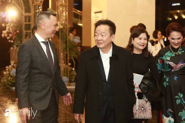 Lễ cưới hoành tráng của Duy Mạnh - Quỳnh Anh: Cô dâu Quỳnh Anh khóc nghẹn ngào khi được bố trao tay cho chú rể, phần lễ được bảo mật tuyệt đối - Ảnh 39.