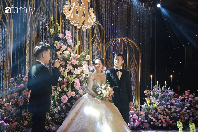Lễ cưới hoành tráng của Duy Mạnh - Quỳnh Anh: Cô dâu Quỳnh Anh khóc nghẹn ngào khi được bố trao tay cho chú rể, phần lễ được bảo mật tuyệt đối - Ảnh 47.