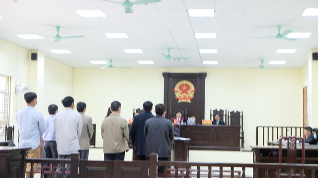 Đang xét xử 5 cán bộ thanh tra Thanh Hóa  nhận 594 triệu đồng để bỏ qua sai phạm - Ảnh 1.