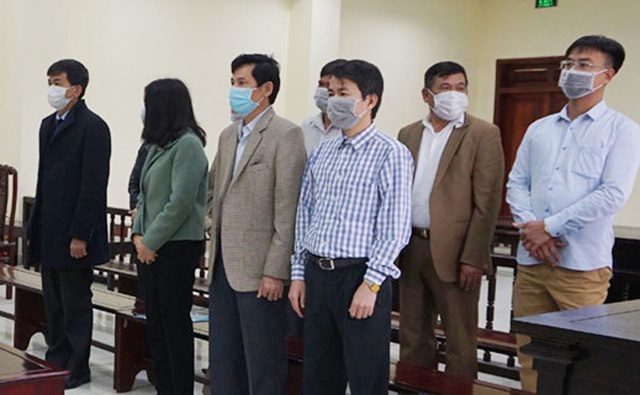 Tuyên án 5 cựu thanh tra tỉnh Thanh Hóa nhận hối lộ - Ảnh 1.