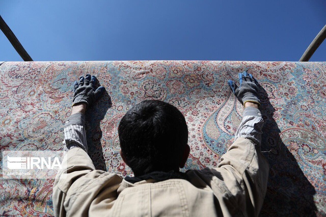 Người Iran giặt thảm đón tết truyền thống giữa tâm dịch COVID-19 - Ảnh 13.