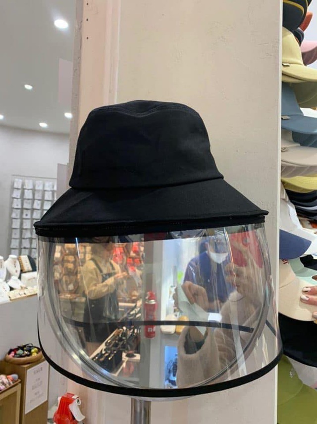Sản phẩm mũ k&egrave;m k&iacute;nh chắn si&ecirc;u hot d&agrave;nh cho hội chị em, vừa bảo vệ sức khỏe lại vừa thời trang - Ảnh 3.