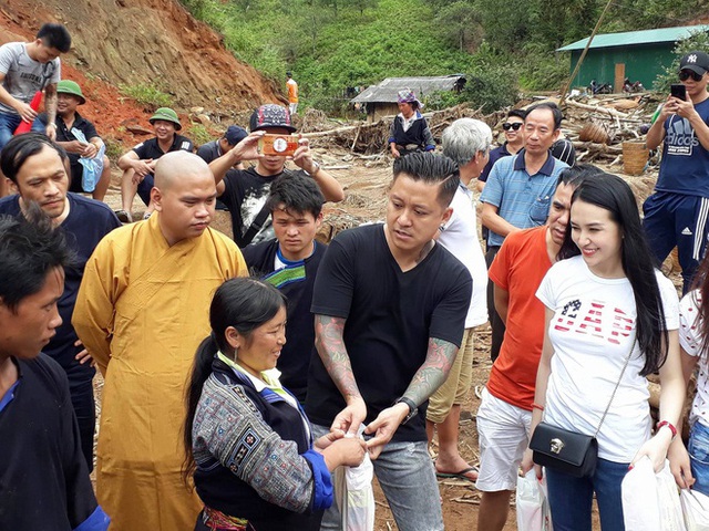 Công Vinh - Thủy Tiên và những cặp sao Việt nào chăm làm từ thiện - Ảnh 8.