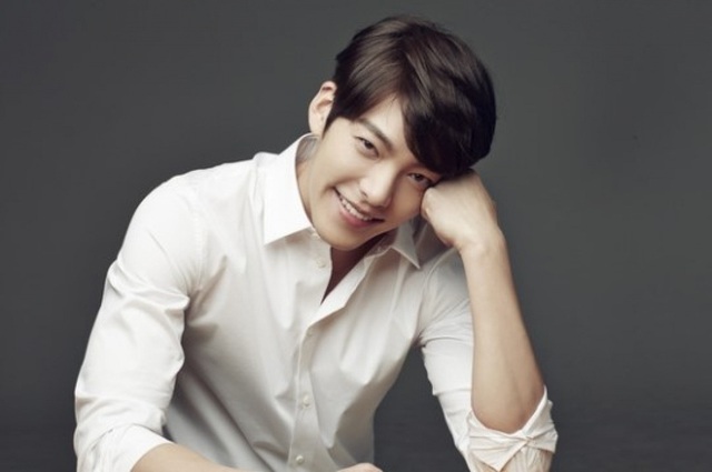 Rộ tin Kim Woo Bin nhiễm COVID-19, fan lo lắng tột độ cho tình hình sức khỏe của nam diễn viên - Ảnh 2.