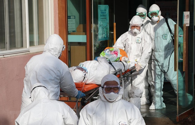 Hàn Quốc: Nhân viên y tế Daegu xin nghỉ việc, cầu cứu giúp đỡ vì quá tải - Ảnh 3.