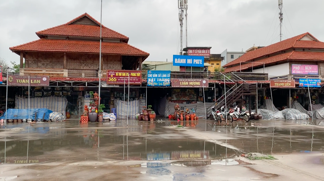 Làng gốm Bát Tràng “ra chiêu gỡ khó” trong dịch COVID-19 - Ảnh 2.