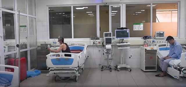 Mục sở thị phòng cách ly đặc biệt điều trị nhiều bệnh nhân COVID-19 nhất Việt Nam - Ảnh 6.