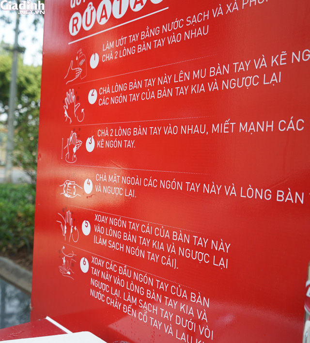 Trải nghiệm trạm rửa tay dã chiến phòng COVID-19 tại Hà Nội - Ảnh 9.
