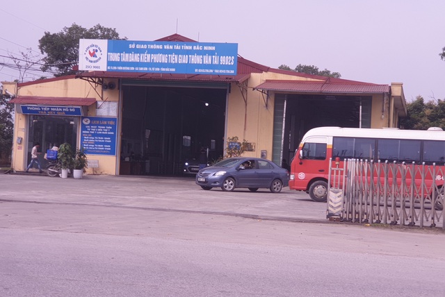 Từ Sơn, Bắc Ninh: Lái xe vẫn bị vòi tiền khi đăng kiểm ô tô - Ảnh 2.