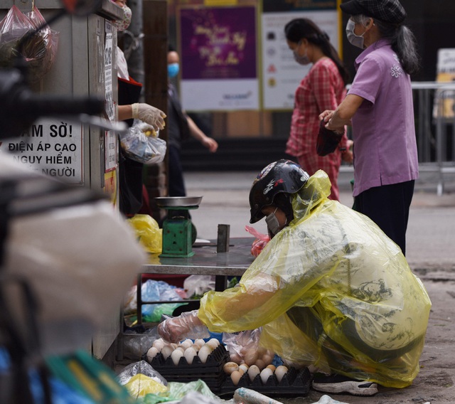 Hà Nội vắng như chùa bà Đanh dù không phải ngày cuối tuần - Ảnh 8.