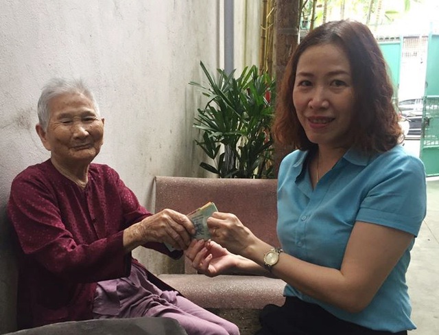 Mẹ Việt Nam anh hùng 91 tuổi nói lý do ủng hộ chống dịch COVID-19 khiến ai cũng rơi nước mắt - Ảnh 3.