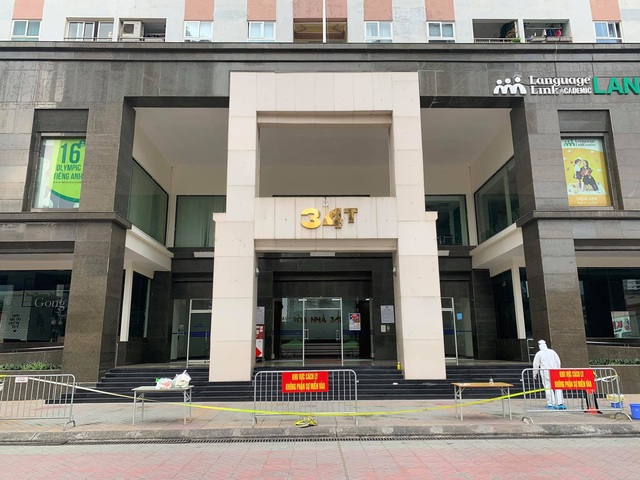 Hà Nội dỡ bỏ phong tỏa tòa nhà 34T Hoàng Đạo Thúy, nơi có phóng viên nhiễm COVID-19 - Ảnh 3.