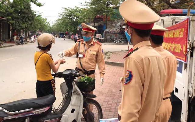 Hải Dương: Hai vợ chồng ủng hộ 30 triệu đồng cho công tác chống dịch COVID-19 - Ảnh 5.