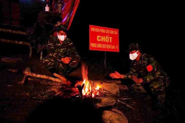 Bộ đội biên phòng Nghệ An canh dịch trên biên giới - Ảnh 4.