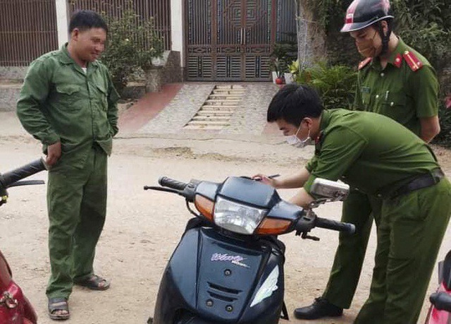 Không đeo khẩu trang khi ra đường, người đàn ông ở Hà Tĩnh bị phạt 200 ngàn đồng - Ảnh 3.
