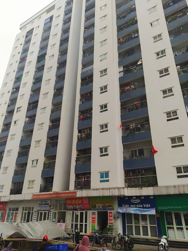 Cuộc sống quanh tòa chung cư ở Hà Nội có 2 vợ chồng nhiễm COVID-19 - Ảnh 3.