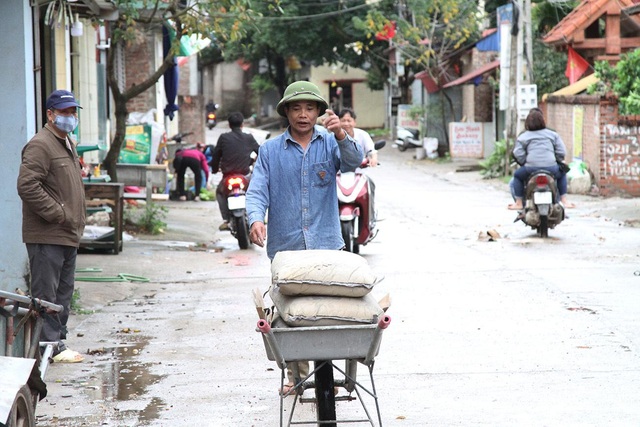 Nhộn nhịp cuộc sống người dân Sơn Lôi sau khi tháo dỡ chốt kiểm dịch COVID-19 - Ảnh 7.