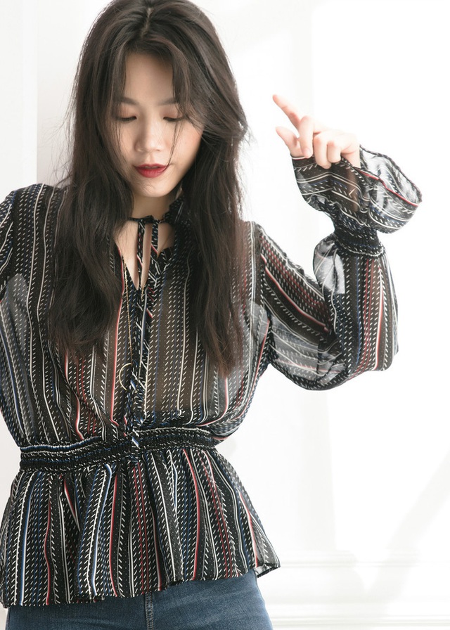 Áo blouse quý tộc , bánh bèo là thế nhưng lên đồ lại sang chảnh khó tin - Ảnh 2.