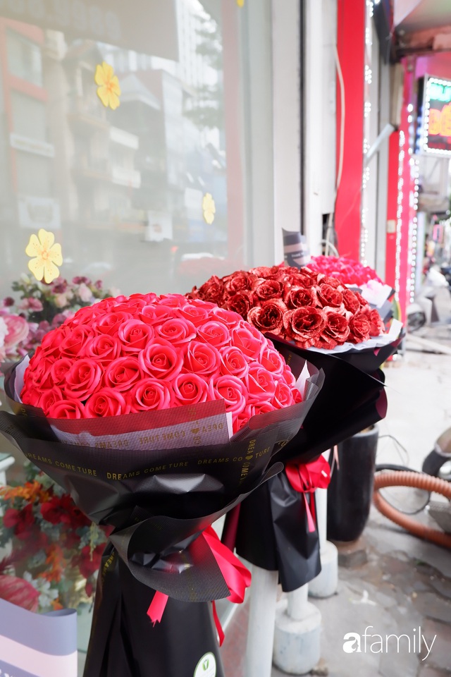 Những b&oacute; hoa nhập ngoại si&ecirc;u to khổng lồ h&uacute;t kh&aacute;ch dịp 8/3 - Ảnh 5.