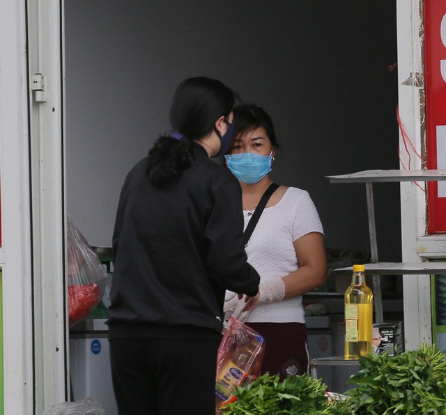 Cuộc sống quanh tòa chung cư ở Hà Nội có 2 vợ chồng nhiễm COVID-19 - Ảnh 5.