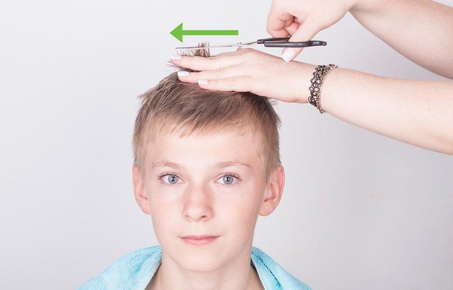 Cách cắt tóc tại nhà cho bé trai bằng kéo và tông đơ, vài phút là đẹp như soái ca  - Ảnh 7.