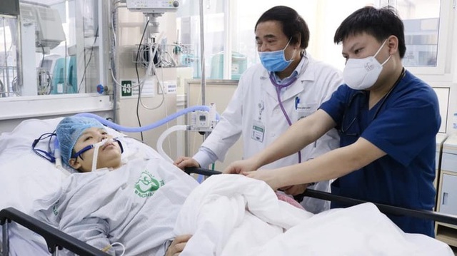 Linh tính nào khiến bác sĩ Bệnh viện Bạch Mai quyết dốc sức cứu sản phụ trẻ 2 lần ngừng tim? - Ảnh 1.