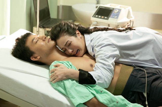 Nhật Kim Anh đóng bác sĩ - Ảnh 2.