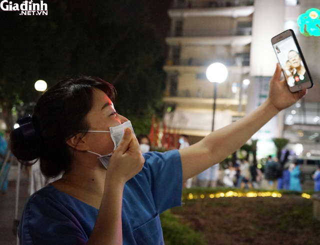 Bệnh viện Bạch Mai chính thức gỡ bỏ lệnh phong tỏa: Hàng chục bác sĩ bật khóc lúc 0h đêm - Ảnh 15.