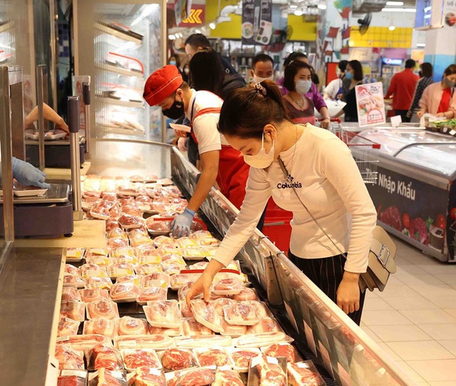 Thịt lợn ở siêu thị giảm giá sâu hỗ trợ người dân dịch COVID-19, sườn non giảm đến 42.000 đồng/kg - Ảnh 5.