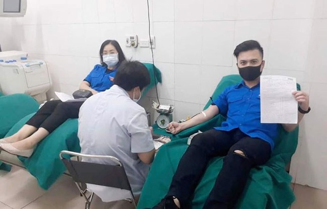 Hải Phòng: Nhiều giáo viên tiểu học đưa cả gia đình tham gia hiến máu giữa dịch COVID-19 - Ảnh 3.