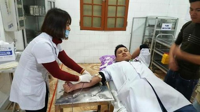 Hải Dương: 6 nhân viên y tế tình nguyện hiến máu cứu sản phụ nguy kịch - Ảnh 1.