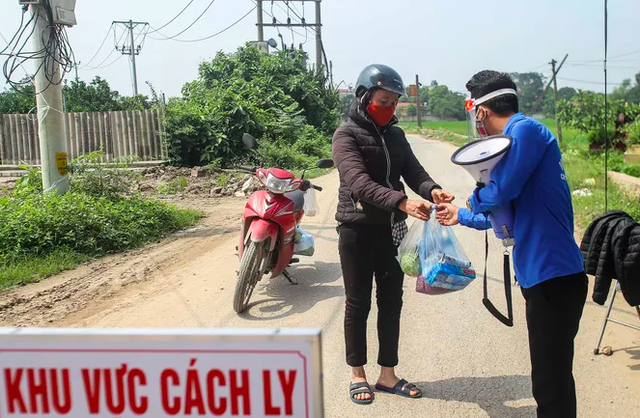 Lập 10 chốt phong tỏa thôn có BN266 cư trú, xác định nhiều trường hợp F1 ở Thường Tín, Hà Nội - Ảnh 4.