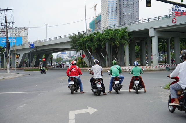 Sài Gòn vắng vẻ, yên bình trong ngày cuối cách ly toàn xã hội - Ảnh 4.