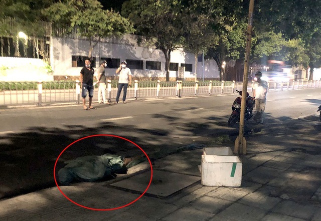 Truy tìm người đàn ông bí ẩn đi xe máy chở bao tải chứa xác người ở Sài Gòn - Ảnh 3.