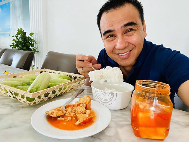  Bữa sáng đạm bạc và sở thích ăn uống của MC giàu nhất Việt Nam Quyền Linh - Ảnh 3.