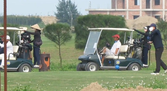 Chủ sân golf bị phạt 15 triệu đồng vì đón khách - Ảnh 1.