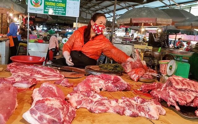 Gần 300 ngàn/kg thịt lợn, làm sao có thể chặn đà tăng giá - Ảnh 2.