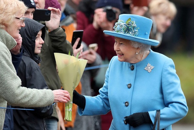 Nữ hoàng Anh hủy lễ mừng sinh nhật 94 tuổi vì dịch Covid-19 - Ảnh 1.