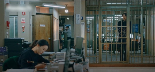 Phim của Lee Min Ho - Quân vương bất diệt tập 2: Vừa mới ôm ấp giữa phố, nam chính đã đòi cưới Kim Go Eun làm Hoàng hậu - Ảnh 3.