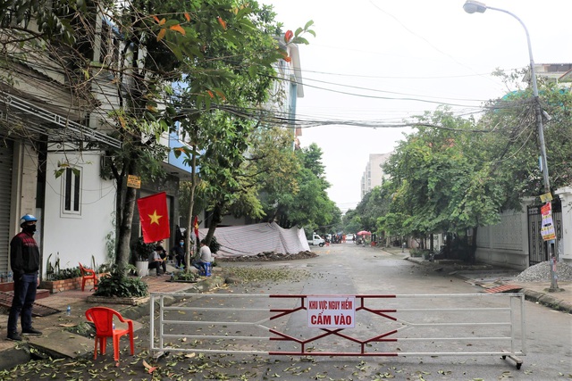 Hải Phòng: Chủ nhà cùng hàng xóm sơ tán trong đêm vì ngôi nhà bỗng sụt nghiêng dọa đổ - Ảnh 5.