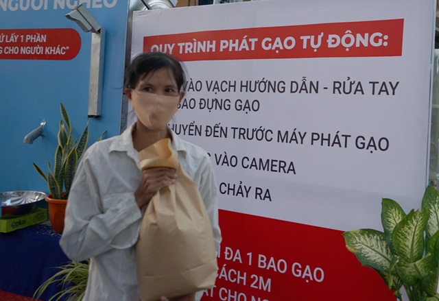 Các cây ATM gạo ở Sài Gòn... bị ế vì vắng khách - Ảnh 12.